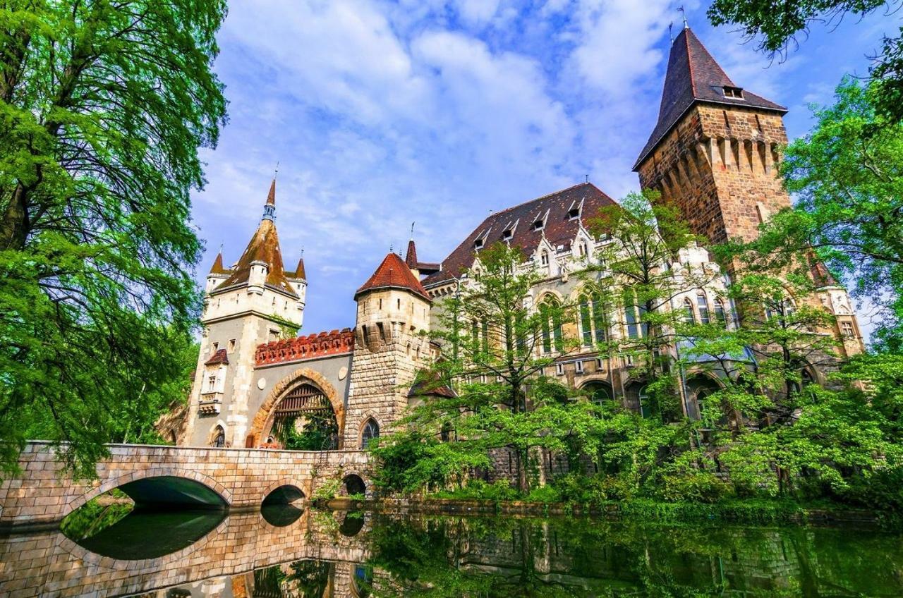 Budapest Hideout In Style With Free Parking - Luxury Apartment Esterno foto